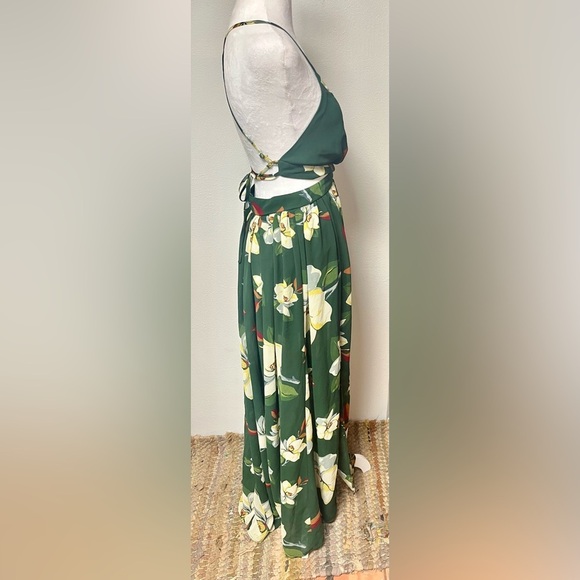 Miss Avenue Green Vibrant Floral Maxi Sundress With Side Slit
Size Medium - Picture 2 of 8